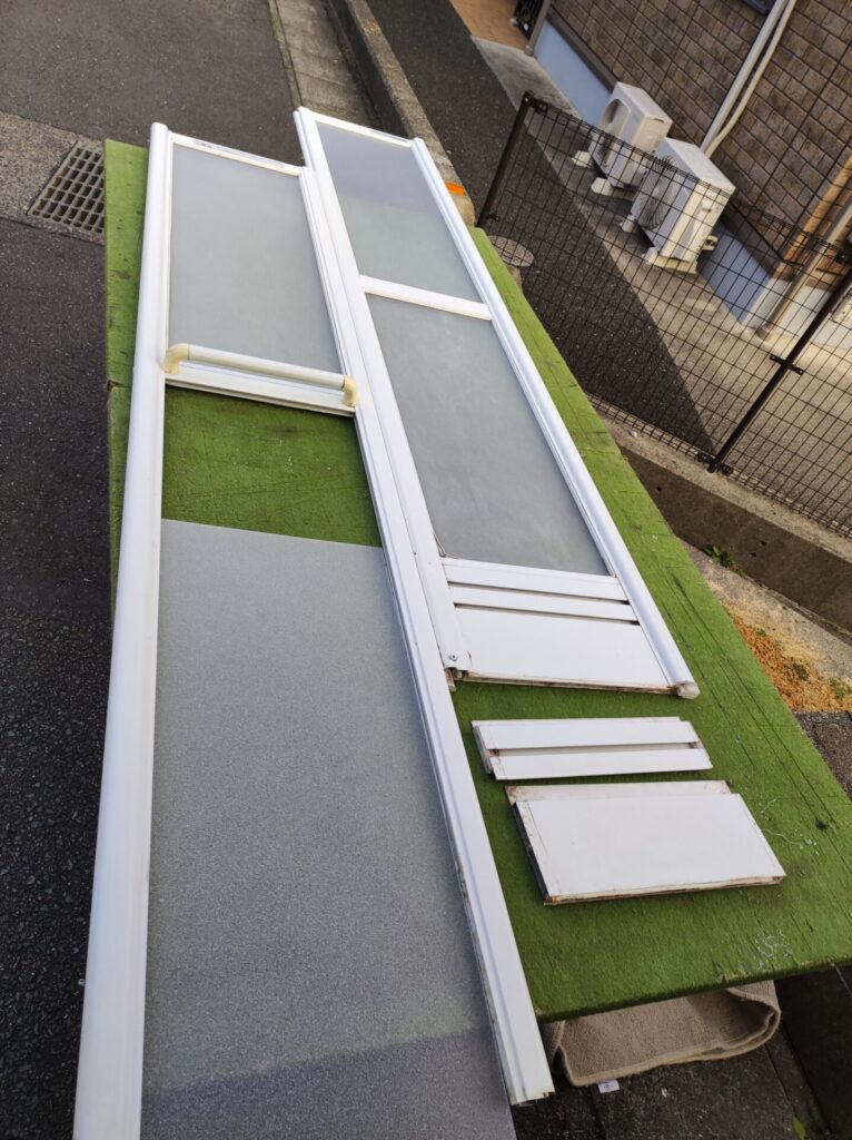 浴室折れ戸アクリル修理前