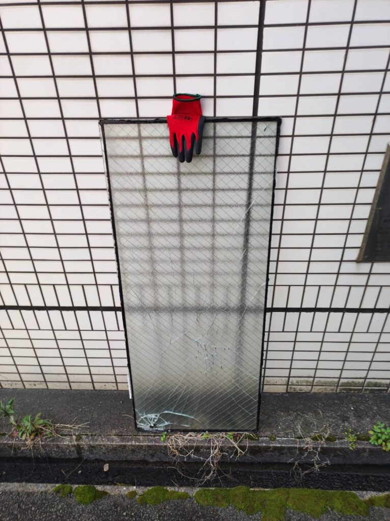 ガラスを撤去する