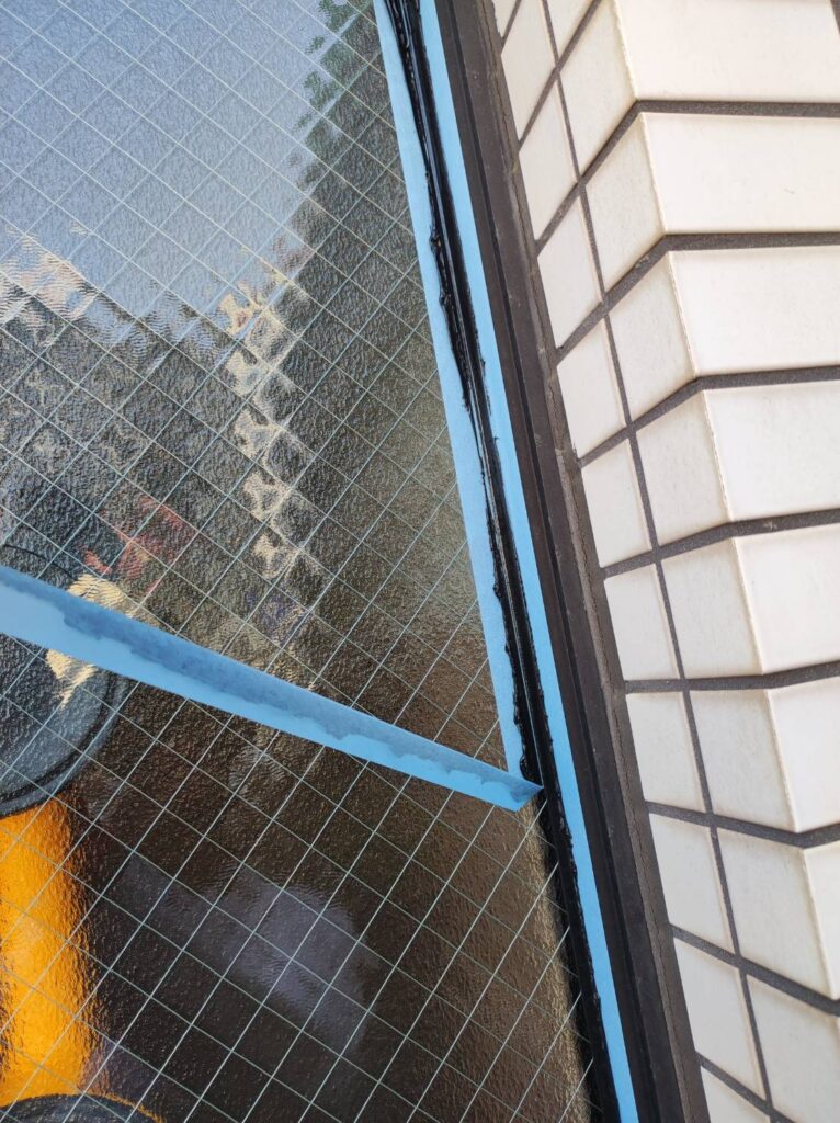 マスキングテープを剥がす