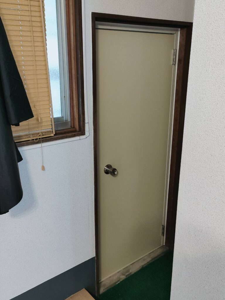 ロンカラーフラッシュドア