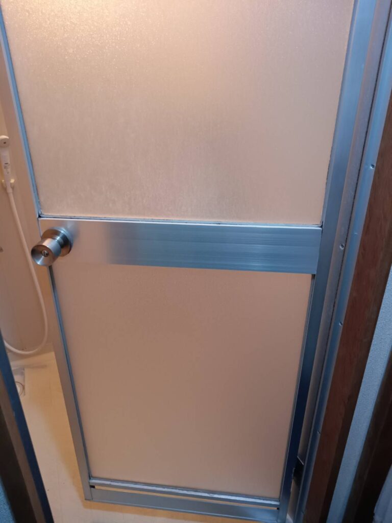 浴室ドアのアクリル交換修理