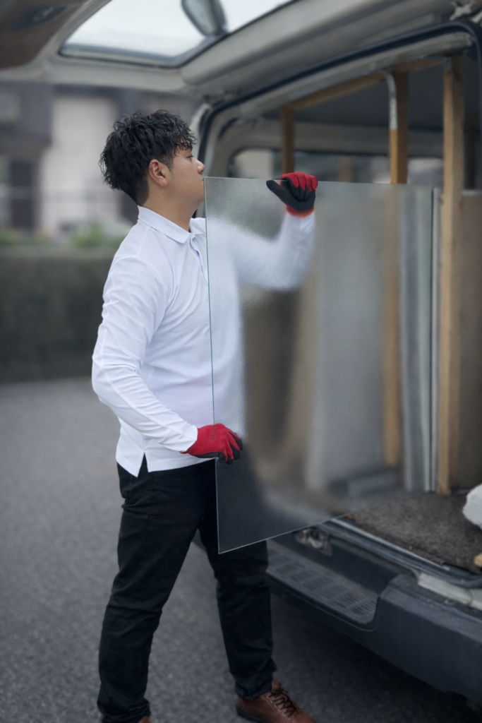 時々屋ガラス店 代表 寺川幸希 作業風景