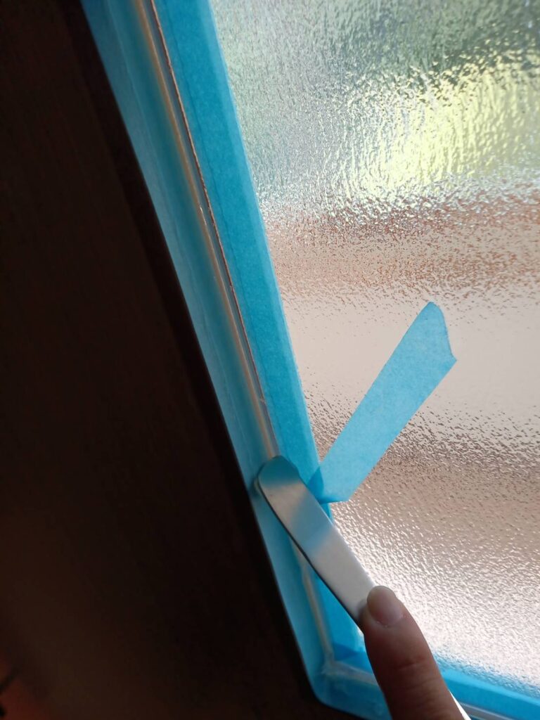 下関市小月｜マスキングしてクリアのシリコーンを打設