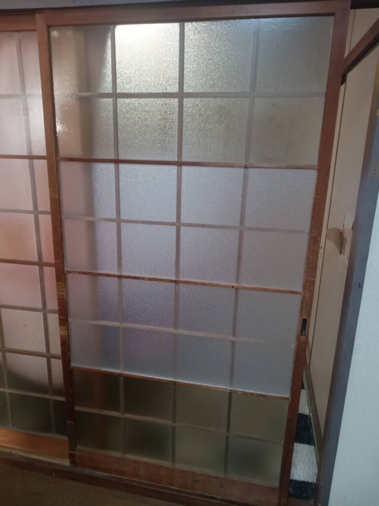 廃盤梨地ガラス交換修理施工後