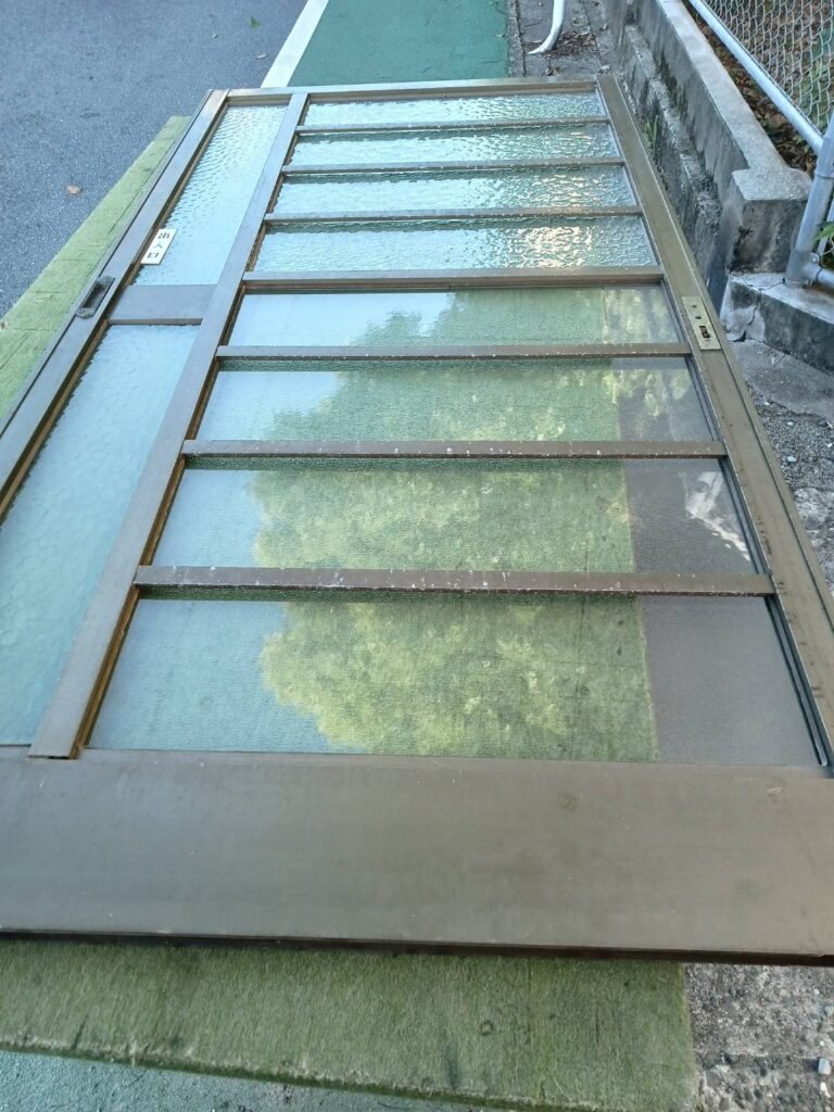 昭和型板ガラスの交換修理施工後