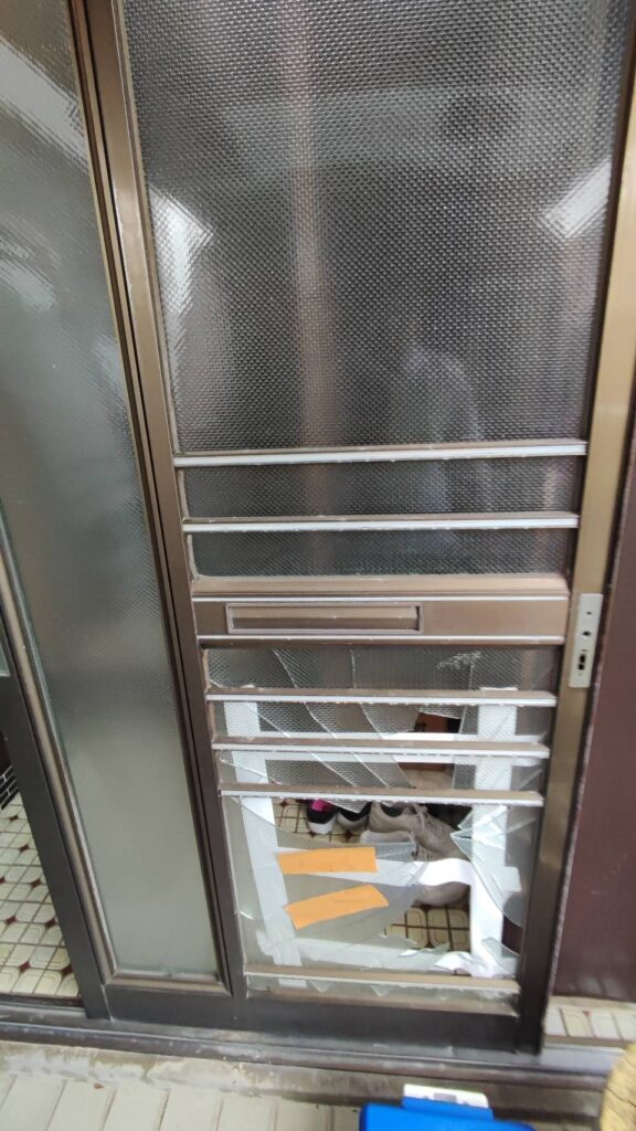 廃盤型板ガラス交換修理 施工前