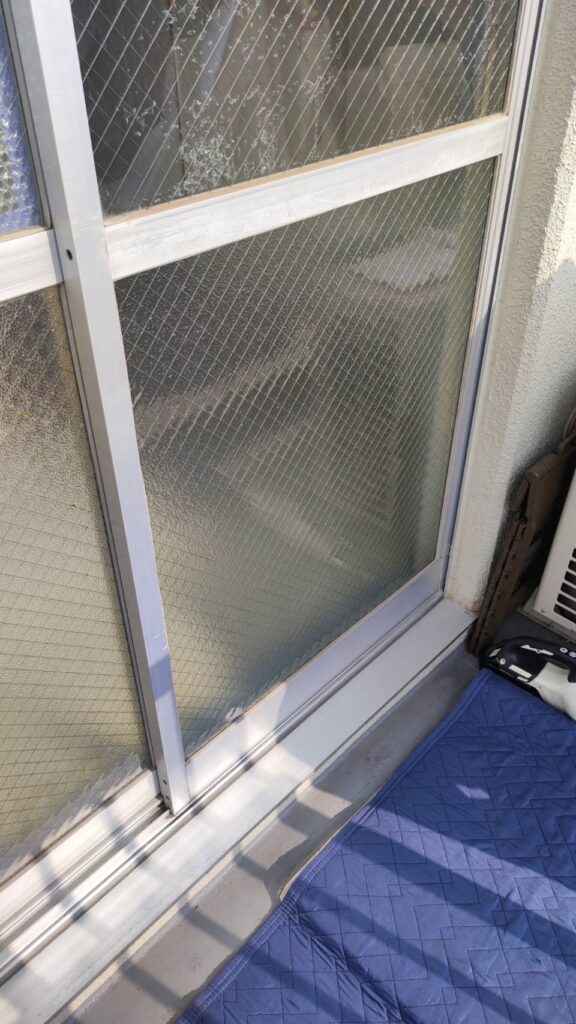 下関市小月の霞ヒシワイヤーガラス修理 施工後